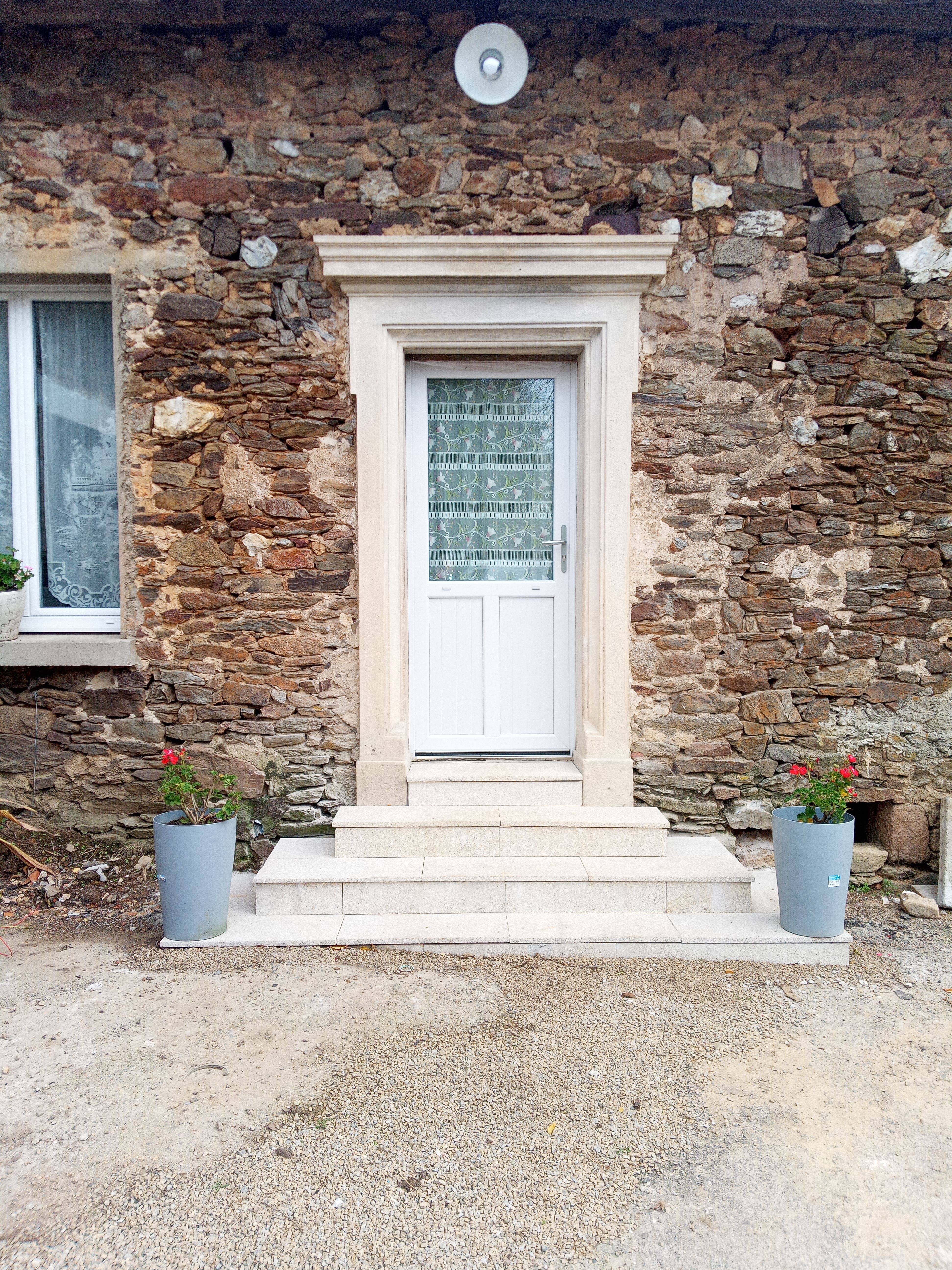 Porte d'entrée finitions soignées